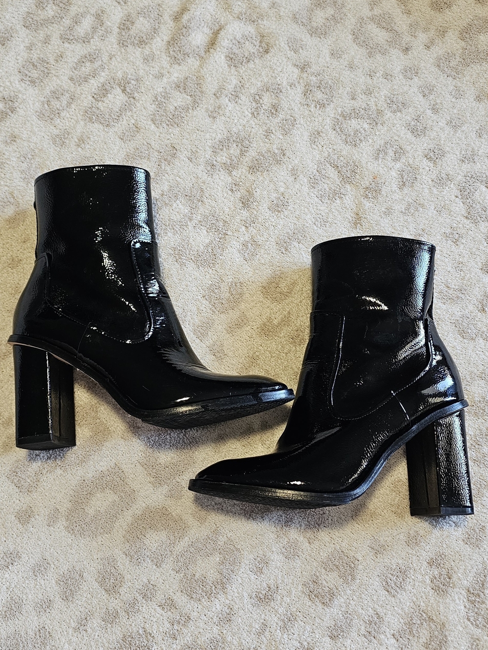Donald Pliner Maymi Black Patent Leather Chunky Heel Ankle Boots Sz 7